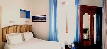 Emi's לינה וארוחת בוקר 4*